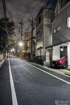 Night backstreet photo from the Oharacho area of Itabashi Ward in Tokyo, Japan.