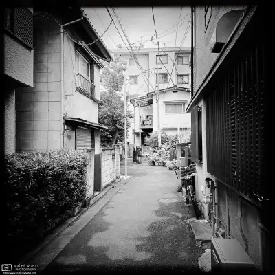 Monochrome photo of a quiet backstreet scene in the Itabashi Ward of Tokyo, Japan.