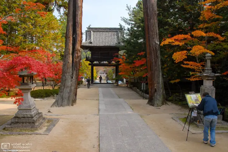 A painter at work on a fine autumn day at Hōfukuji Temple in Sōja, Okayama Prefecture, Japan.