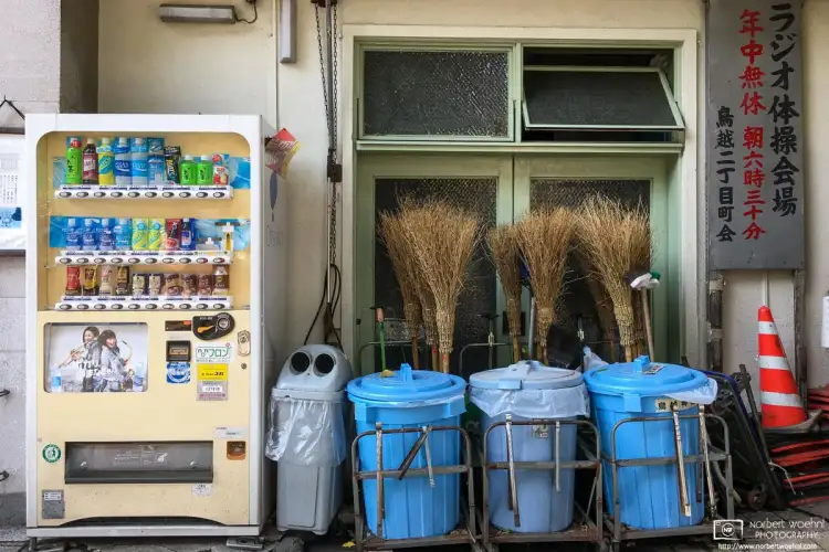 This PET bottle recycling bin stuck between a drink vending machine and trash cans in the Taito Ward of Tokyo was giving me startled droid vibes.