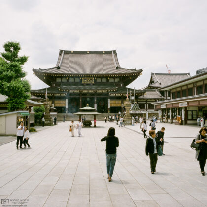 Visitors are frequenting the spacious grounds around the Main Hall of Kawasaki Daishi Temple in Kawasaki, Kanagawa Prefecture, Japan.