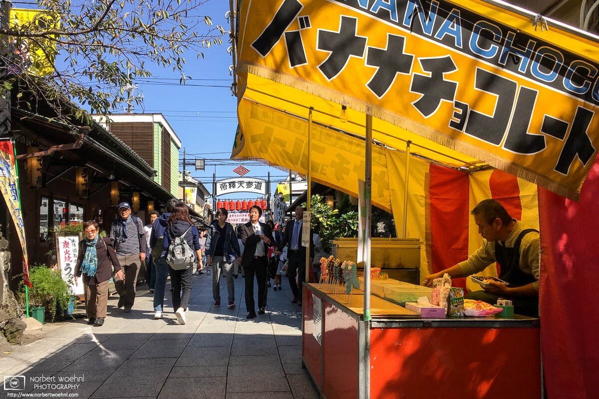 A street vendor selling chocolate-coated bananas in the Shibamata area of Tokyo, Japan.